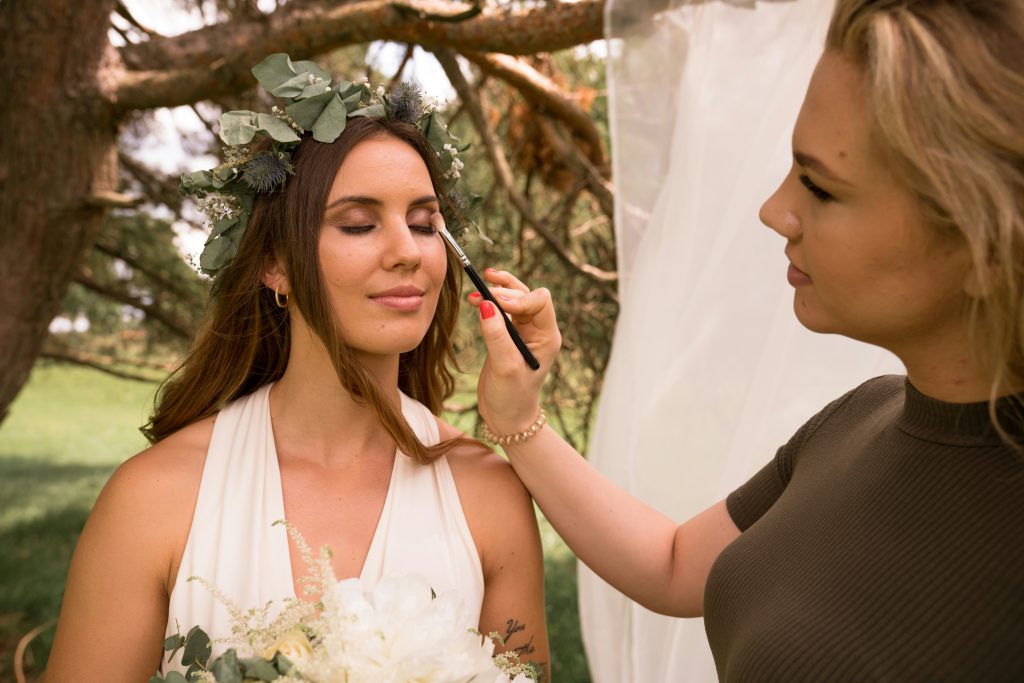 Do You Tip Makeup Artists For Wedding