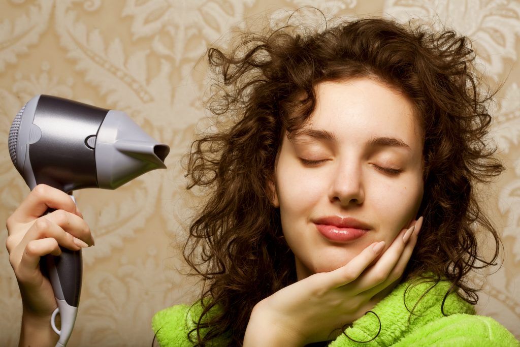In 2025, understanding the best way to dry hair without damaging.
