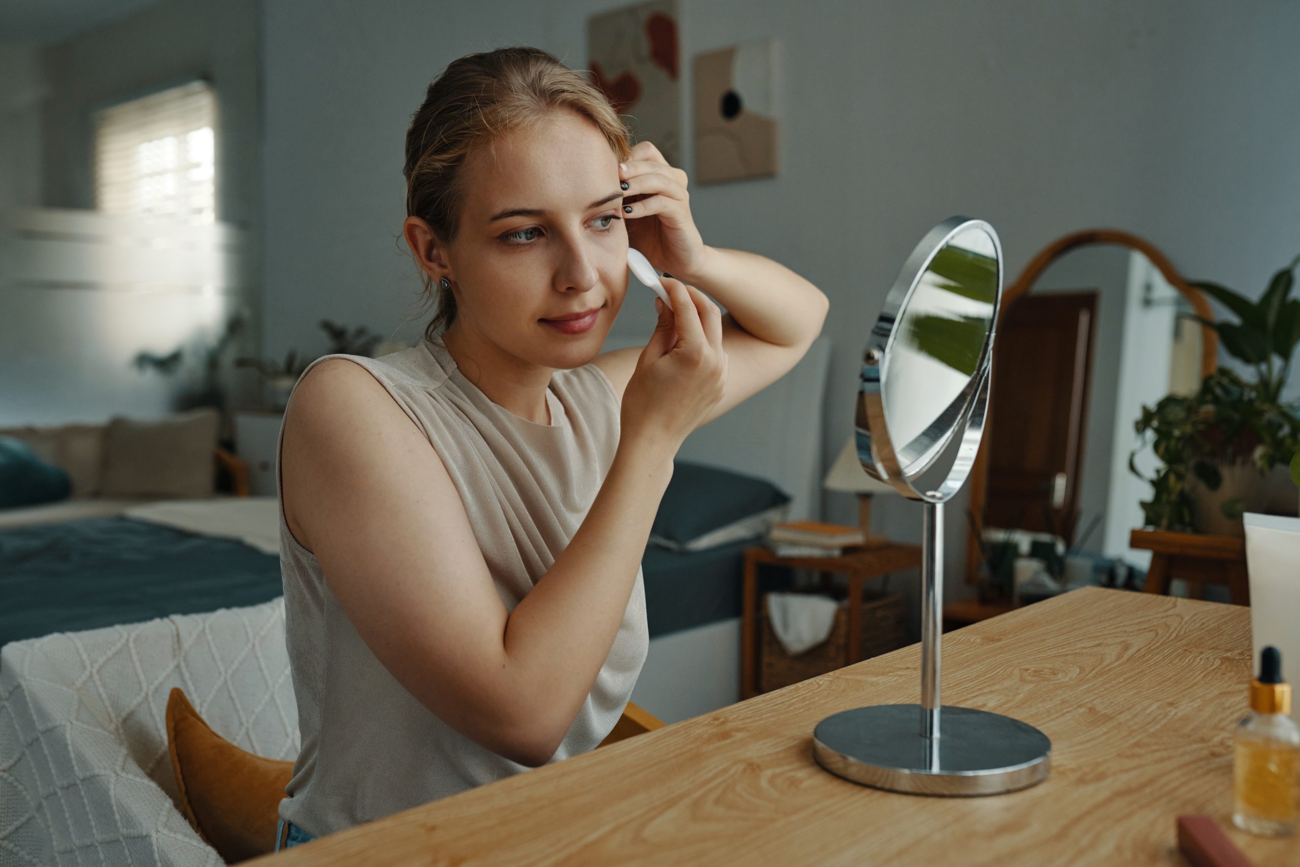 Dermatologist providing skincare advice for sensitive skin management