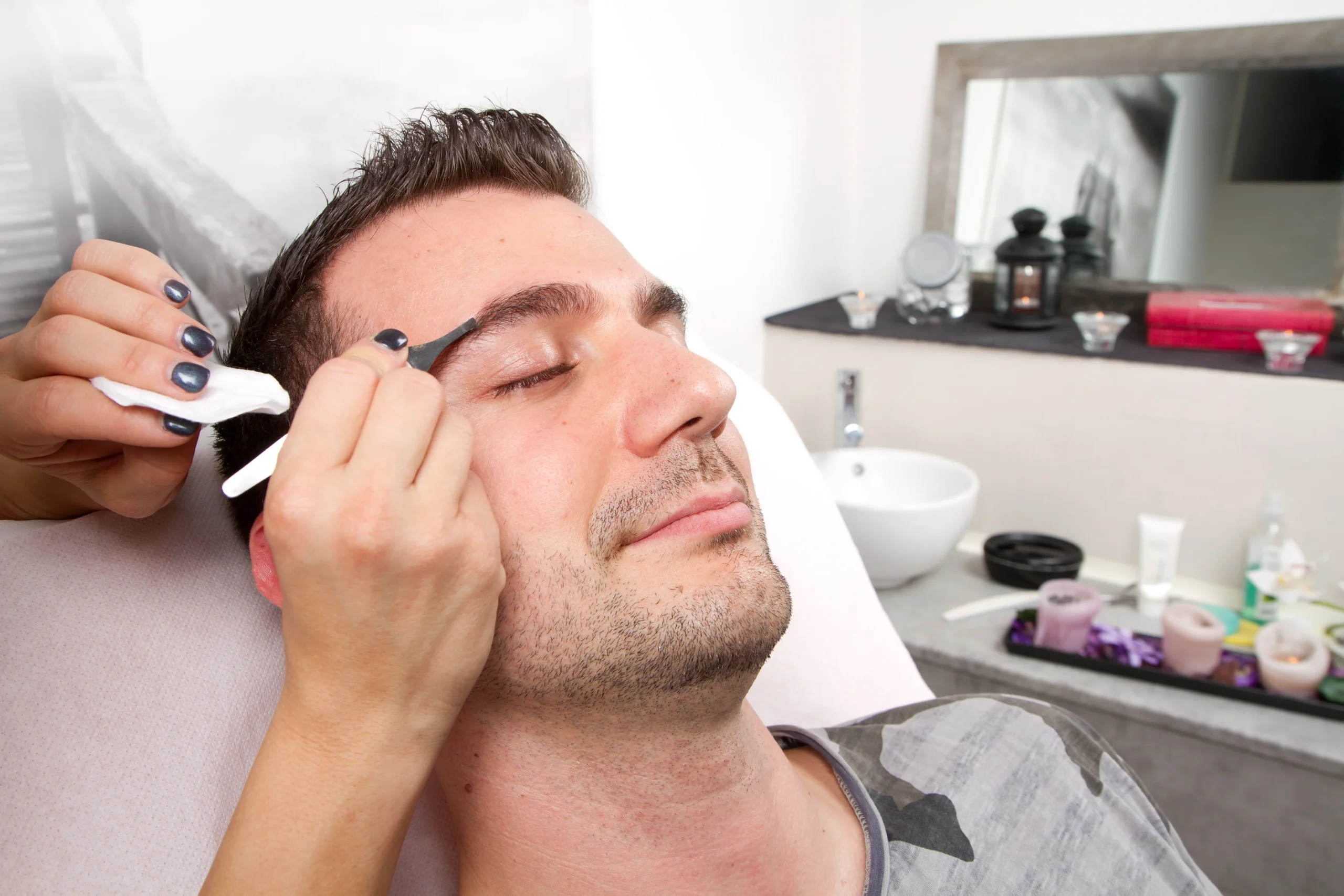 How to Groom Eyebrows Men