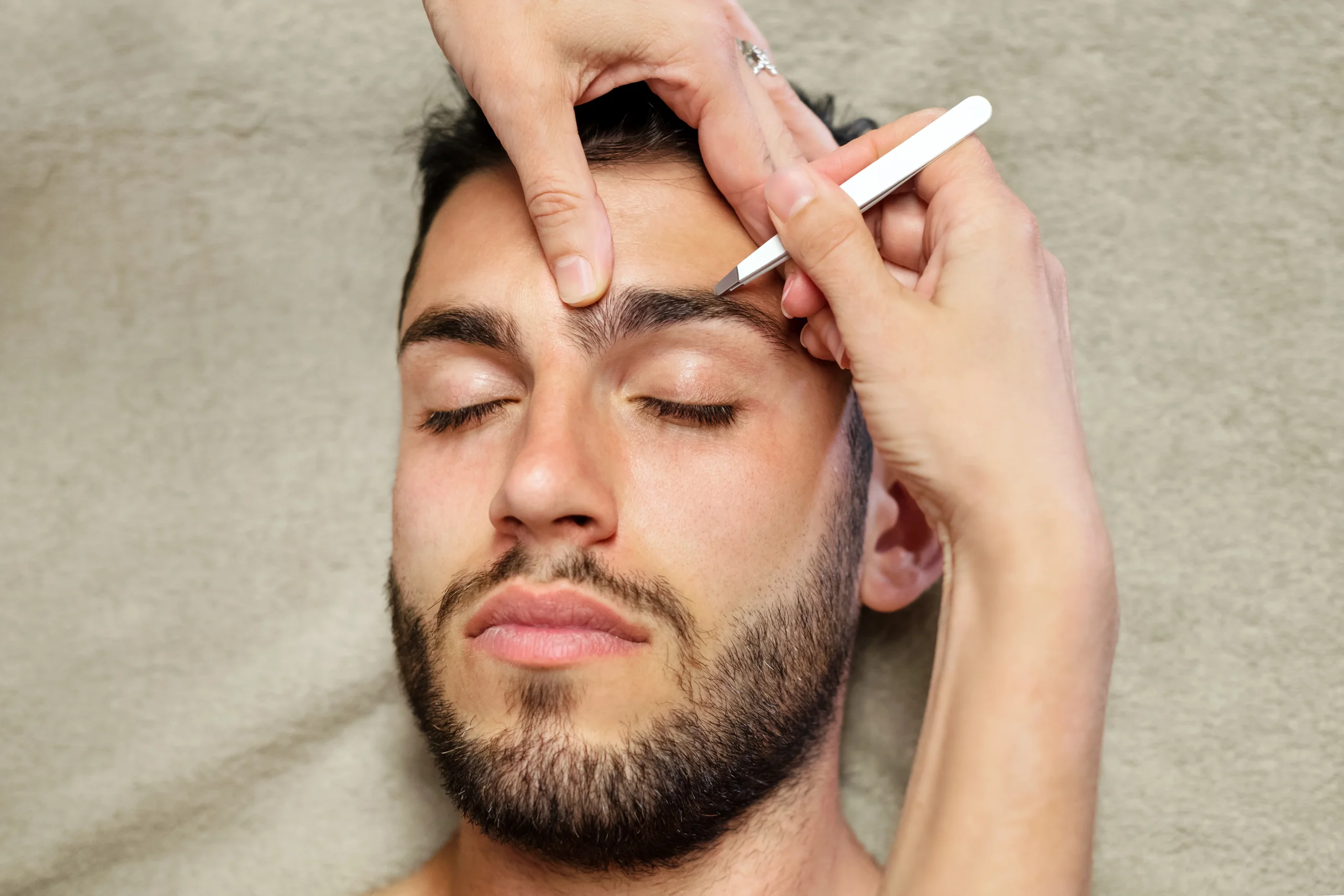 Close-up of well-groomed men’s eyebrows with a natural and confident finish.