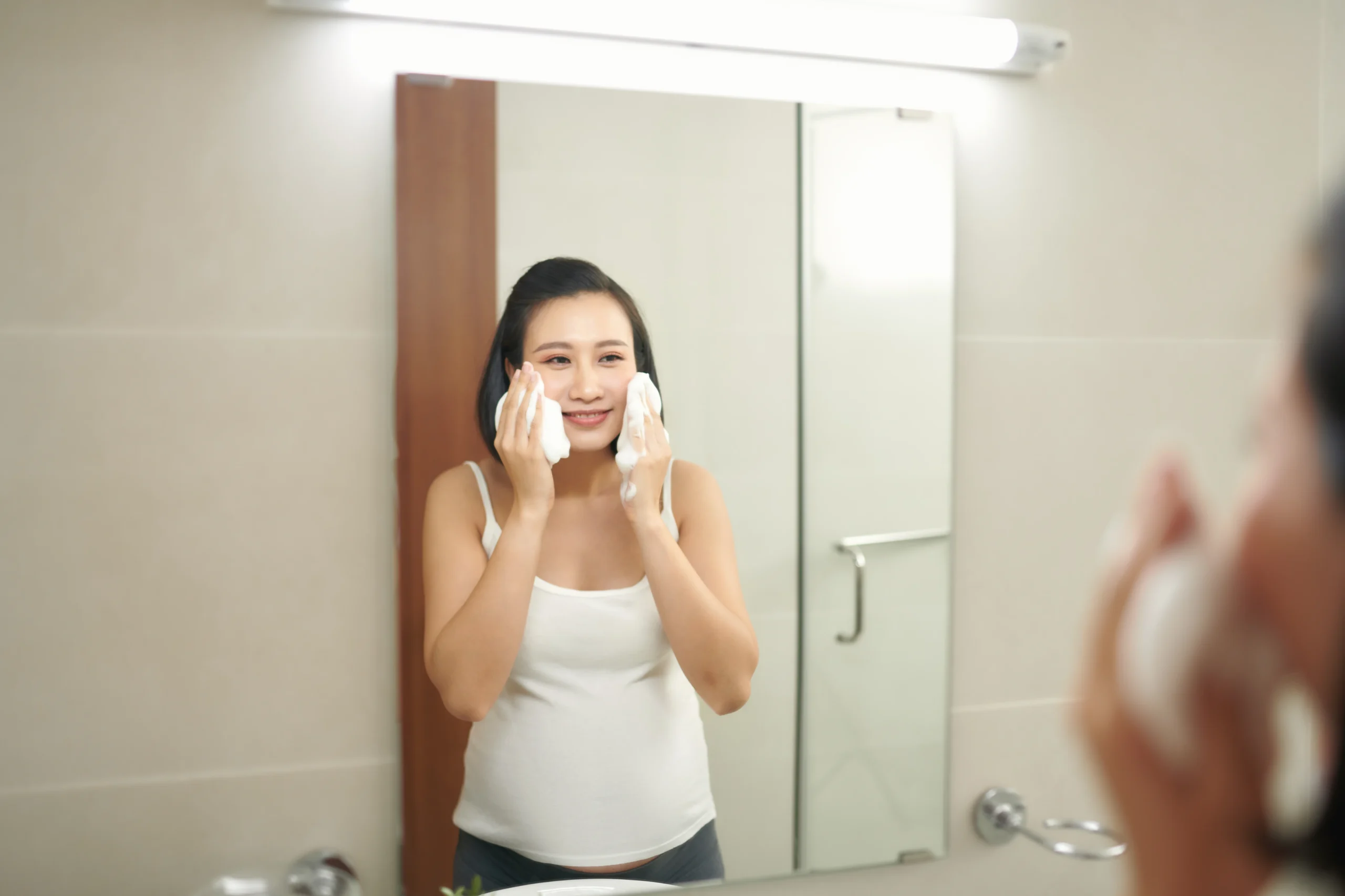 Gentle pregnancy-safe face cleanser for clean and refreshed skin.