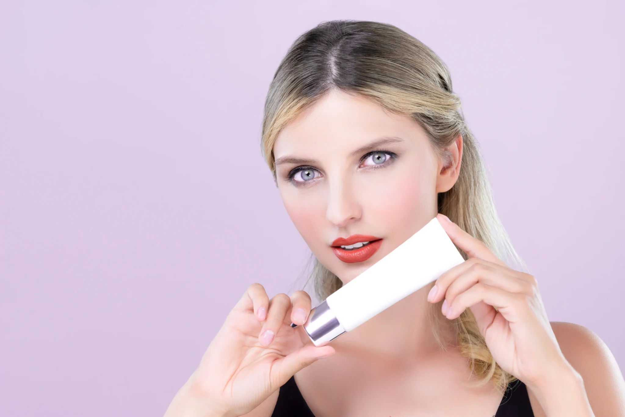 Hydrating face moisturizer applied before makeup for smooth, flawless skin prep.
