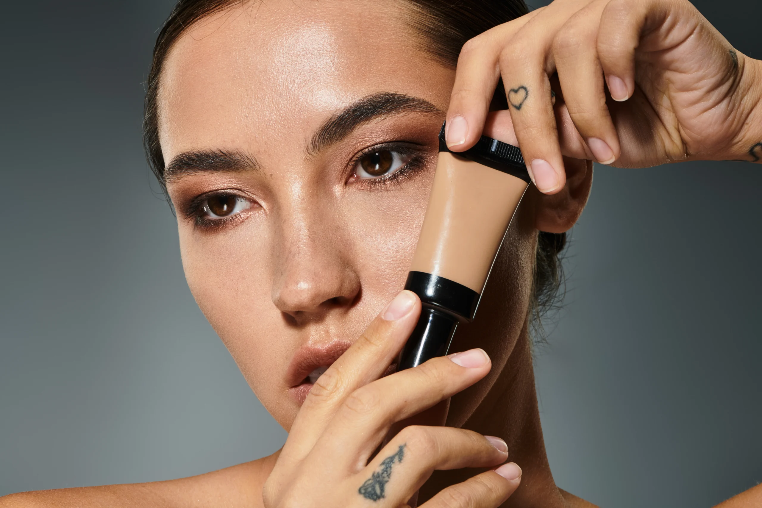 Radiance primer for dry flaky skin that smooths and preps for makeup.