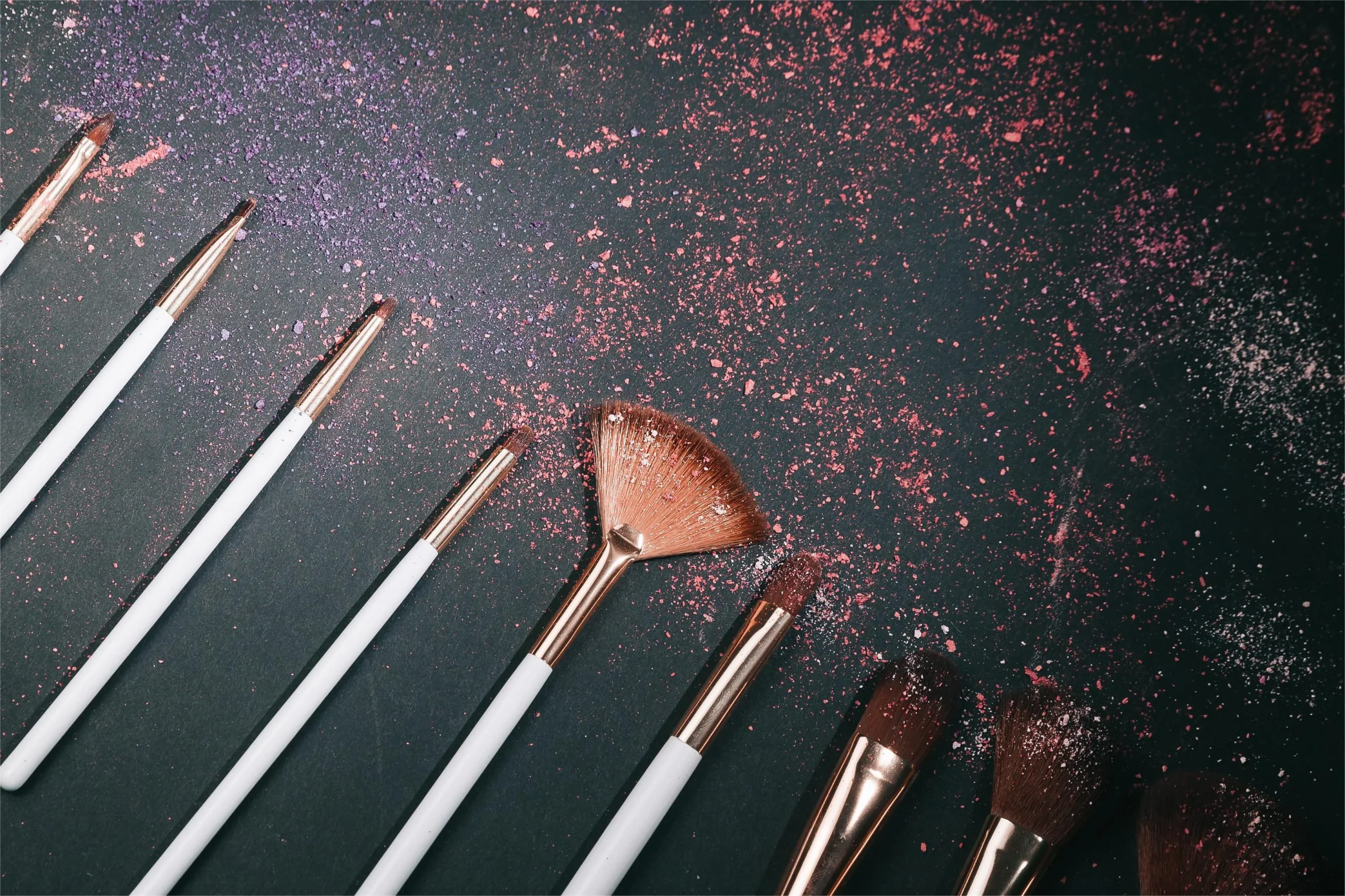 Complete beginner makeup brush kit for daily use.