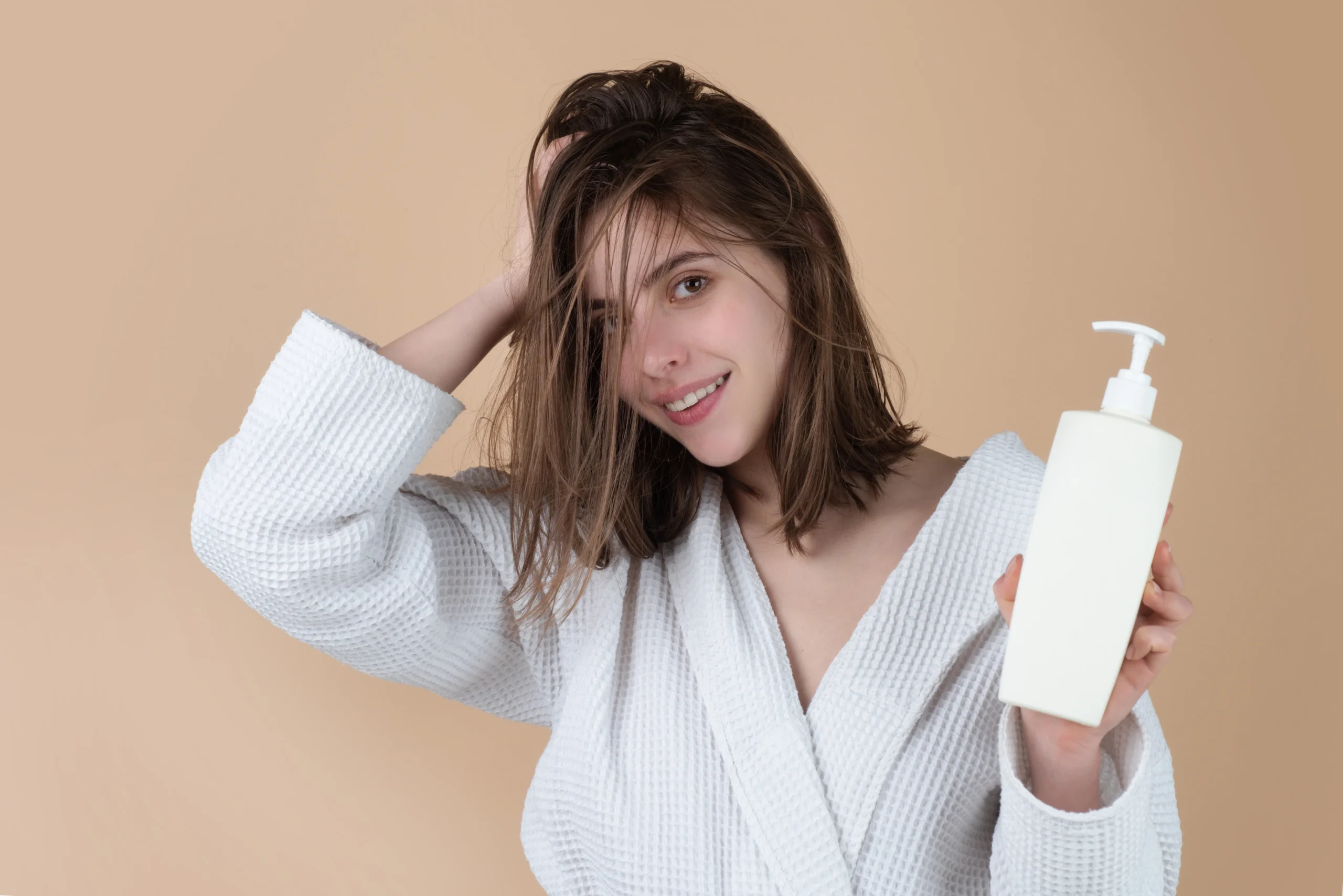 Natural conditioner for type 2 wavy hair for healthy shine and bounce.