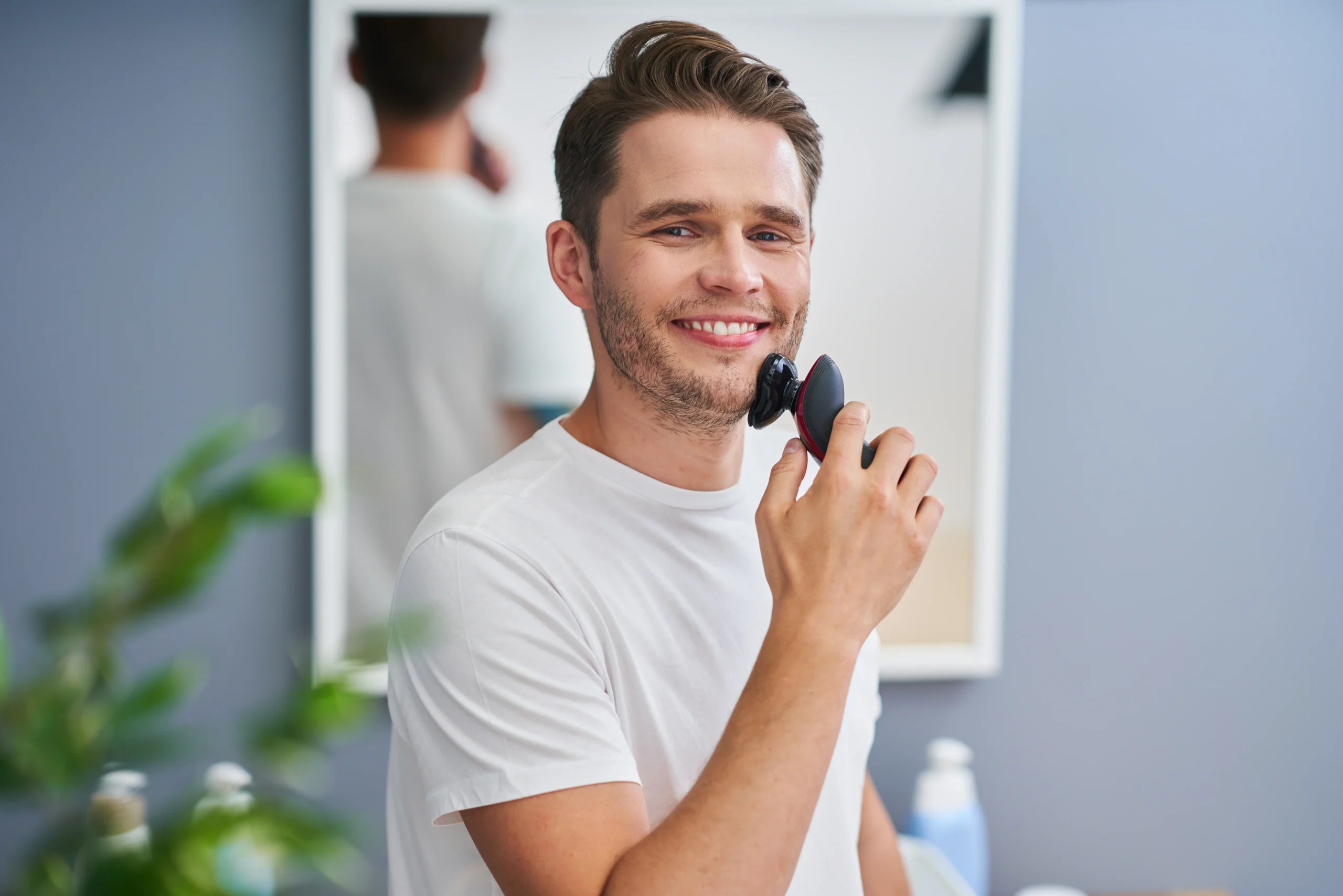 Professional men’s body groomer for smooth skin and safe grooming.