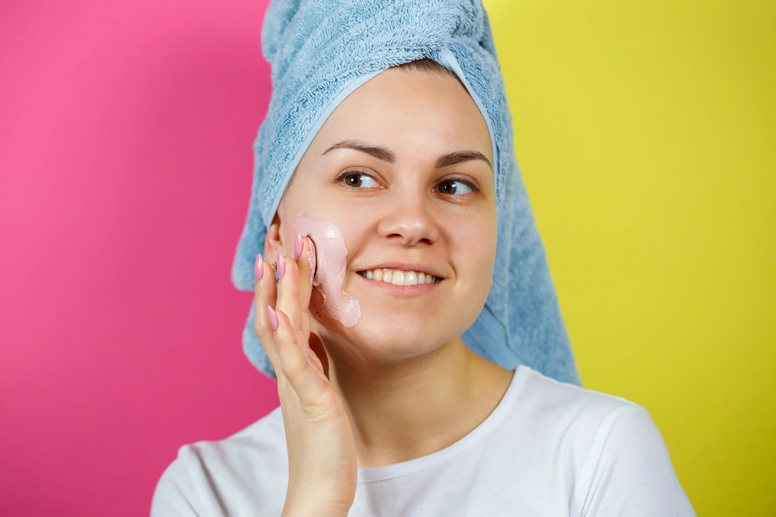 Detoxifying clay mask absorbing oil and refining pores as part of best face care for oily skin.